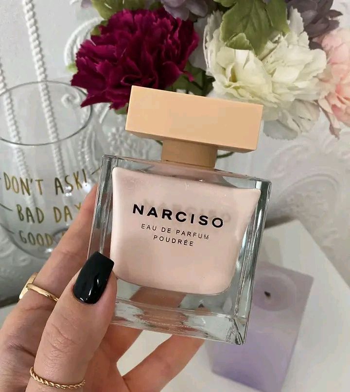 Narciso Rodriguez Poudree Muadili K389: Orijinaline Servet Ödemeden Teninizde Pudralı Zarafeti Yakalayın!